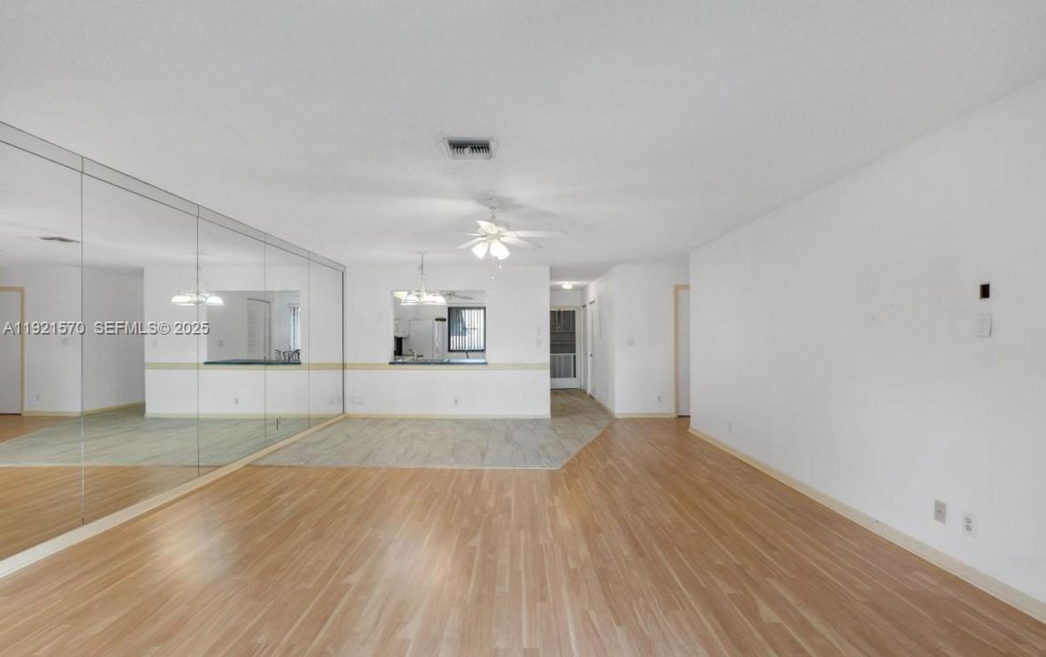 For Sale: $265,000 (2 beds, 2 baths, 1150 Square Feet)