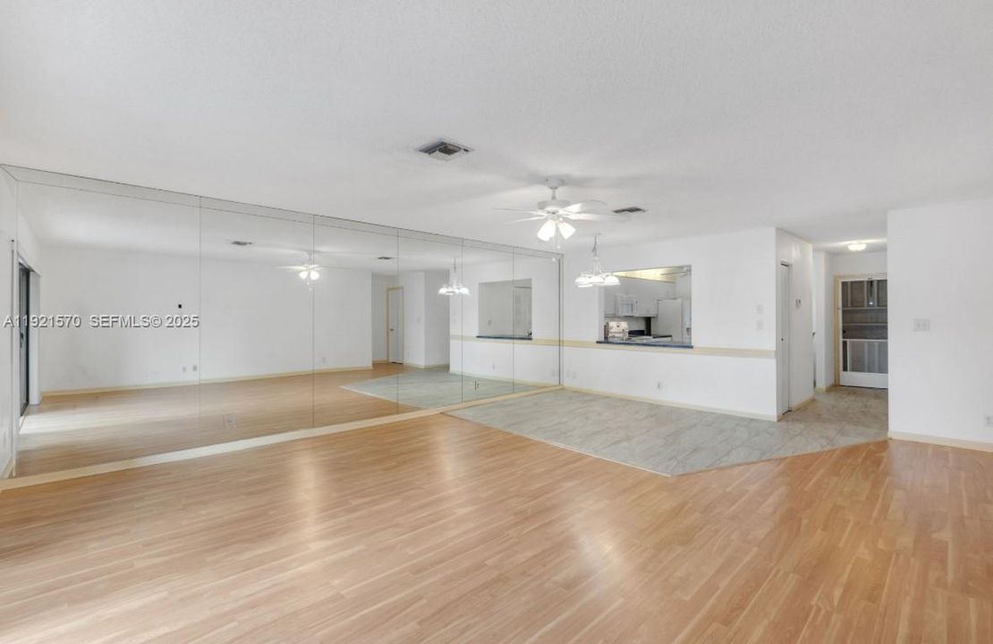 For Sale: $265,000 (2 beds, 2 baths, 1150 Square Feet)