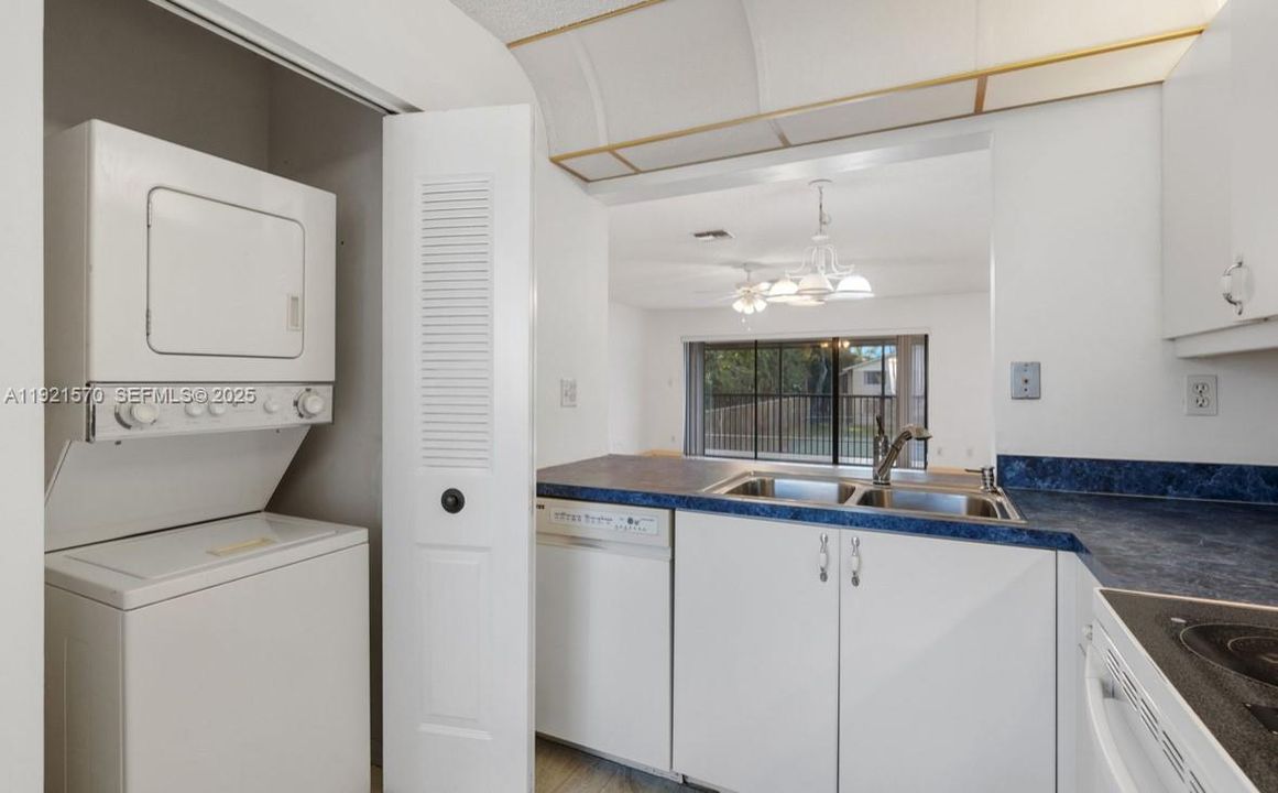 For Sale: $265,000 (2 beds, 2 baths, 1150 Square Feet)