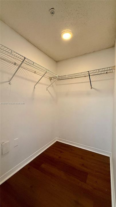 For Rent: $2,150 (2 beds, 2 baths, 1014 Square Feet)