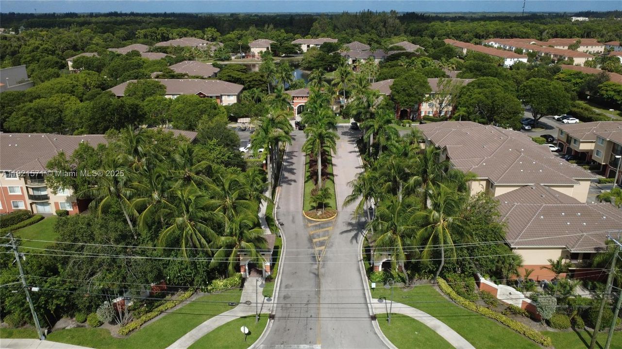 For Rent: $2,150 (2 beds, 2 baths, 1014 Square Feet)