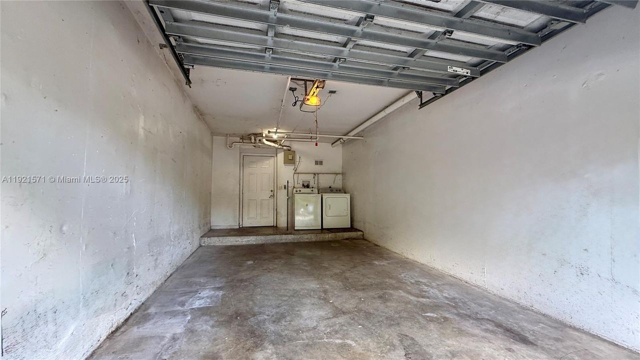 For Rent: $2,150 (2 beds, 2 baths, 1014 Square Feet)