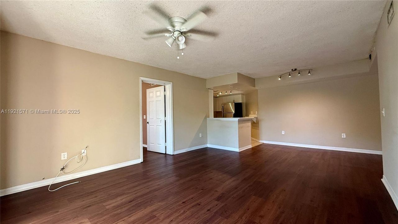 For Rent: $2,150 (2 beds, 2 baths, 1014 Square Feet)