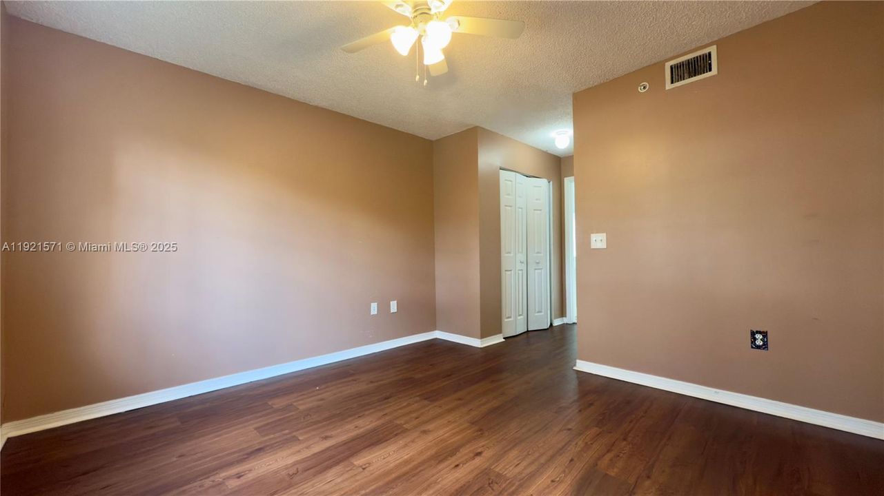 For Rent: $2,150 (2 beds, 2 baths, 1014 Square Feet)
