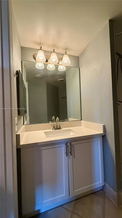 For Rent: $2,150 (2 beds, 2 baths, 1014 Square Feet)