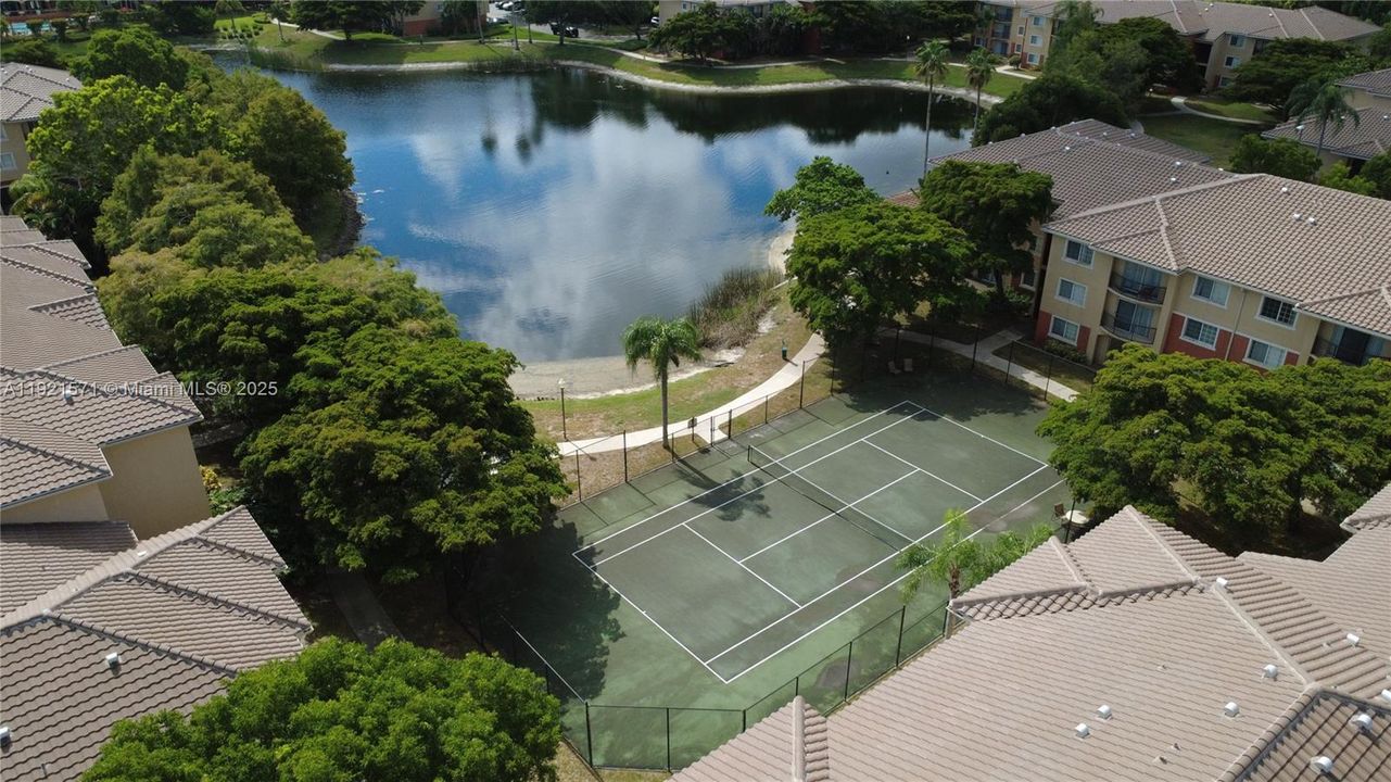 For Rent: $2,150 (2 beds, 2 baths, 1014 Square Feet)