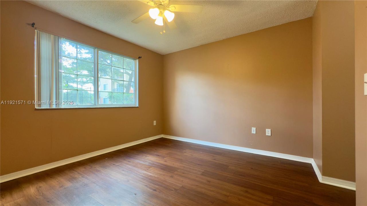 For Rent: $2,150 (2 beds, 2 baths, 1014 Square Feet)