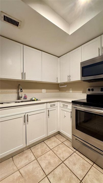 For Rent: $2,150 (2 beds, 2 baths, 1014 Square Feet)