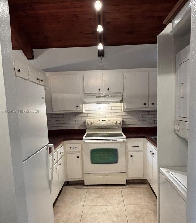 For Rent: $2,600 (2 beds, 2 baths, 1136 Square Feet)