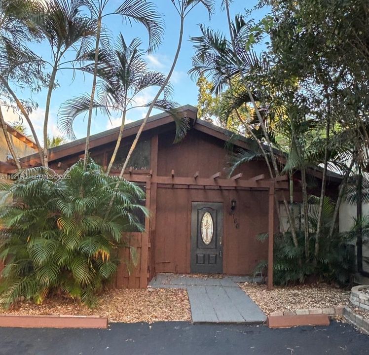 For Rent: $2,600 (2 beds, 2 baths, 1136 Square Feet)