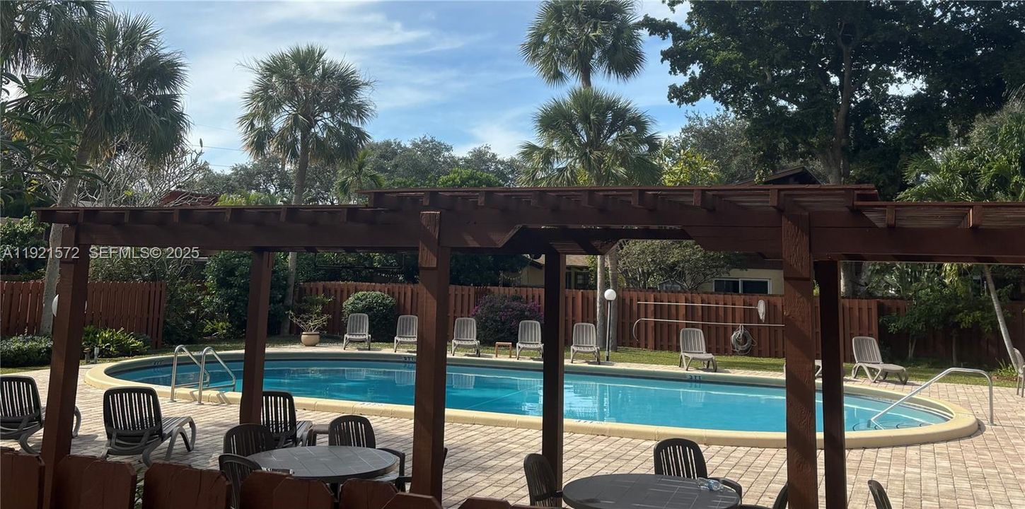 For Rent: $2,600 (2 beds, 2 baths, 1136 Square Feet)