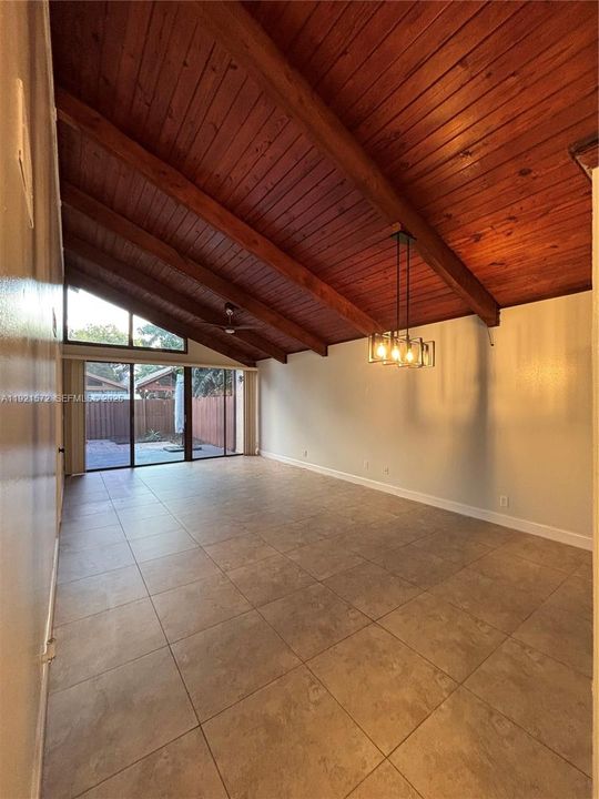 For Rent: $2,600 (2 beds, 2 baths, 1136 Square Feet)