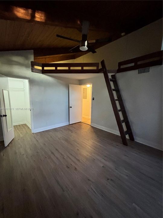 For Rent: $2,600 (2 beds, 2 baths, 1136 Square Feet)