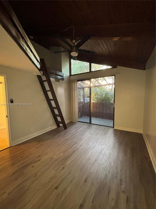 For Rent: $2,600 (2 beds, 2 baths, 1136 Square Feet)