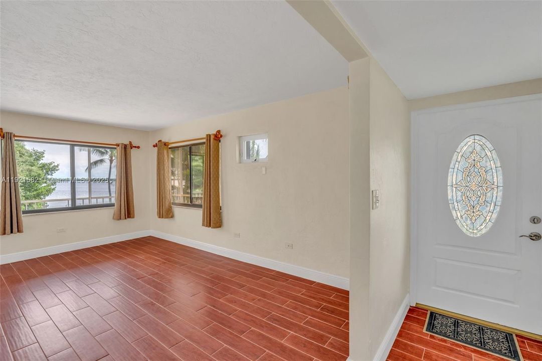 待售: $975,000 (3 贝兹, 2 浴室, 1122 平方英尺)