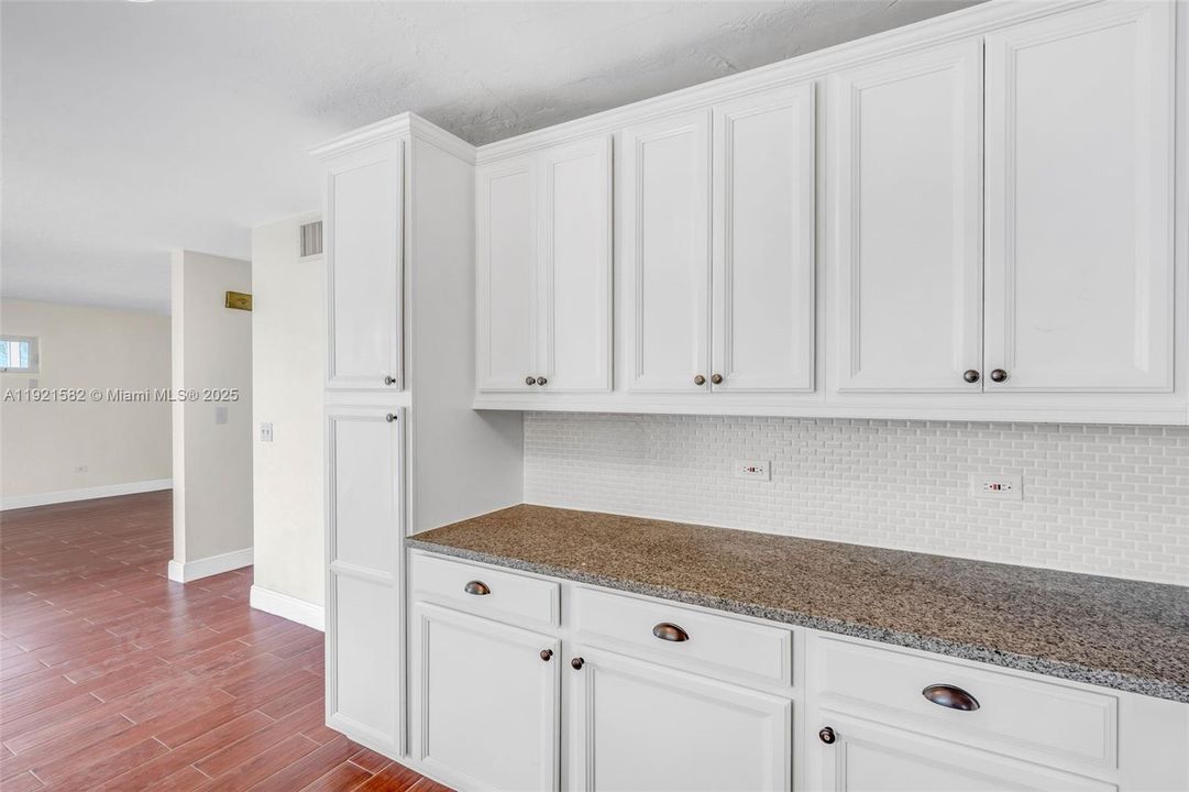 待售: $975,000 (3 贝兹, 2 浴室, 1122 平方英尺)