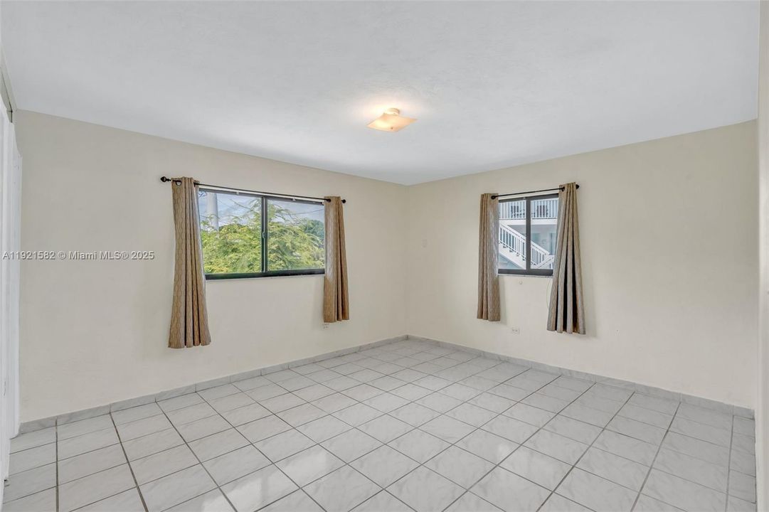 待售: $975,000 (3 贝兹, 2 浴室, 1122 平方英尺)