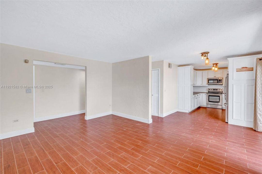 待售: $975,000 (3 贝兹, 2 浴室, 1122 平方英尺)