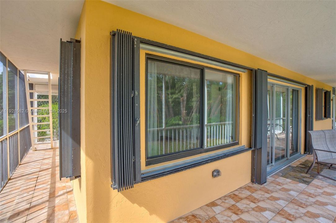 待售: $975,000 (3 贝兹, 2 浴室, 1122 平方英尺)