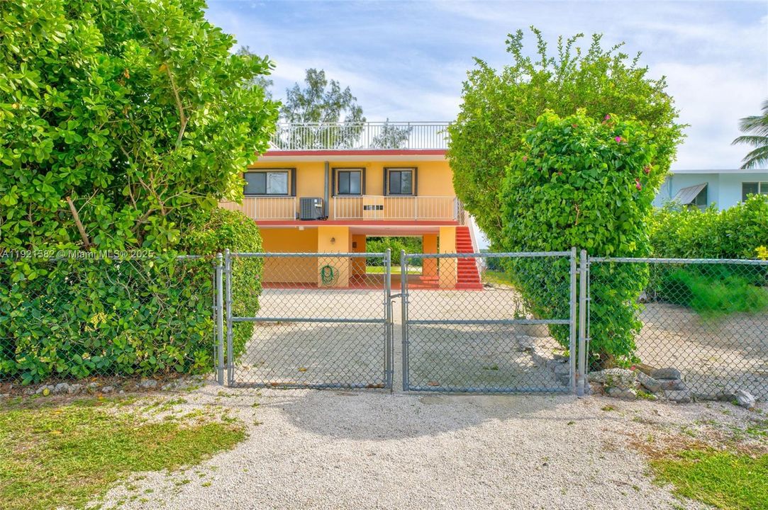 待售: $975,000 (3 贝兹, 2 浴室, 1122 平方英尺)