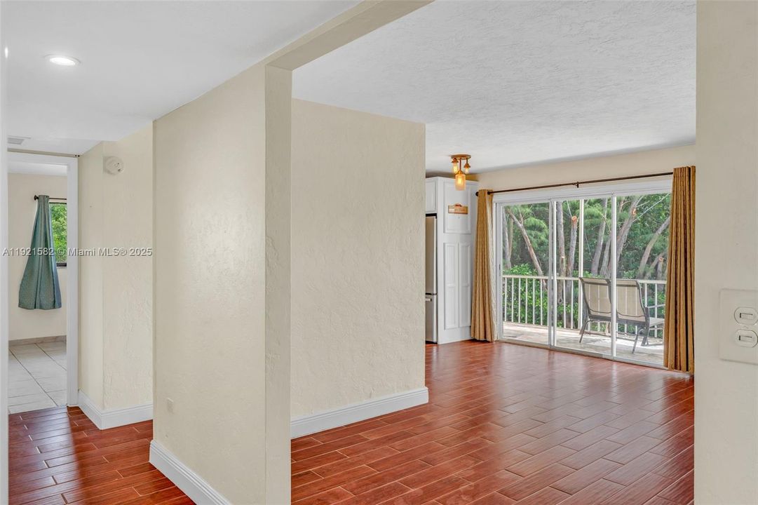 待售: $975,000 (3 贝兹, 2 浴室, 1122 平方英尺)