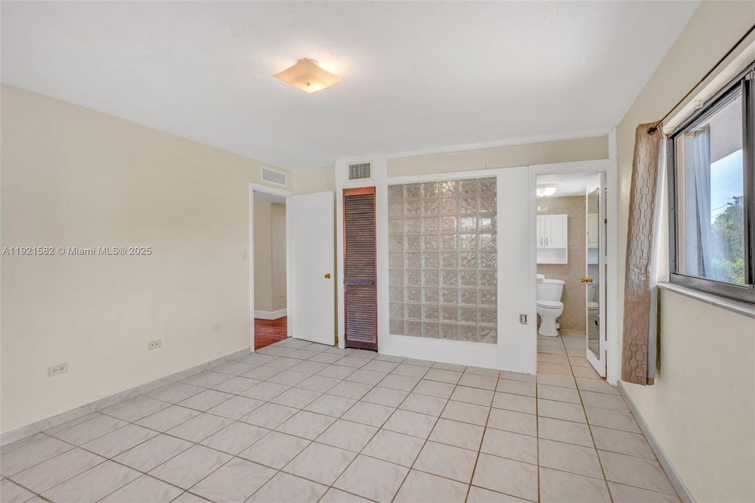 待售: $975,000 (3 贝兹, 2 浴室, 1122 平方英尺)