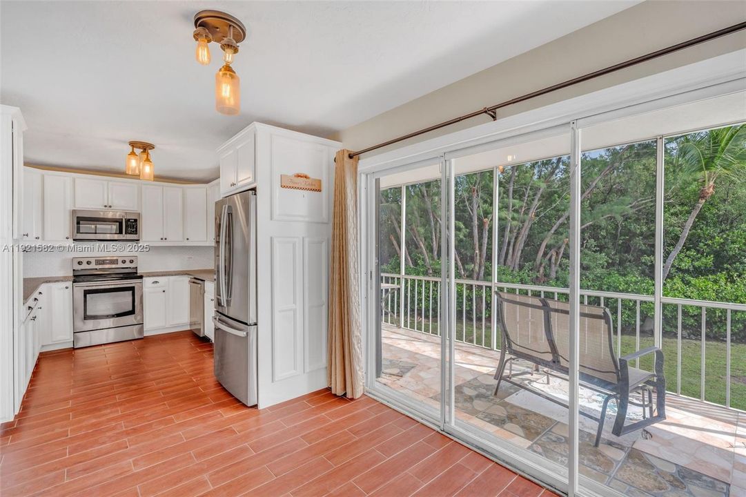 待售: $975,000 (3 贝兹, 2 浴室, 1122 平方英尺)