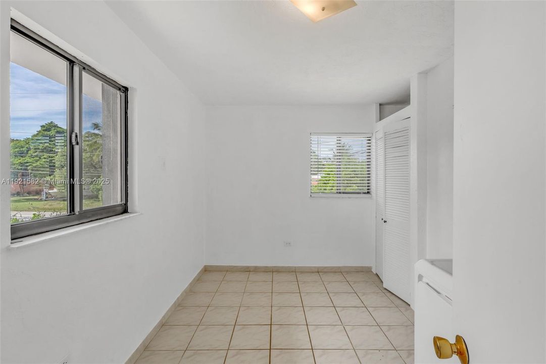 待售: $975,000 (3 贝兹, 2 浴室, 1122 平方英尺)