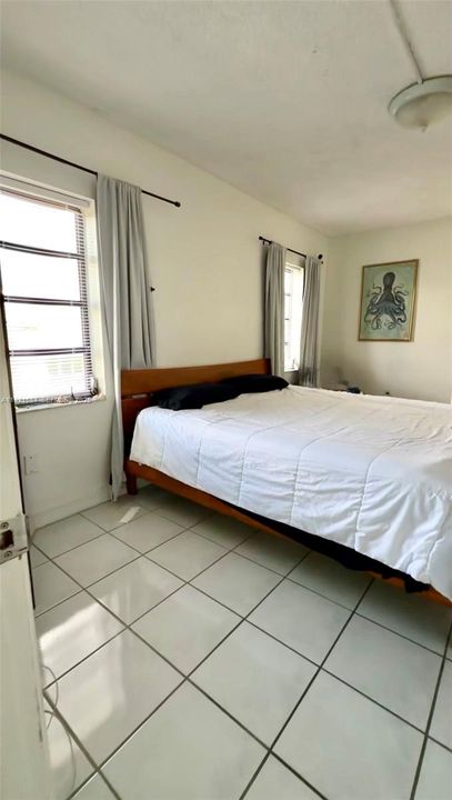 For Sale: $368,000 (3 beds, 2 baths, 885 Square Feet)