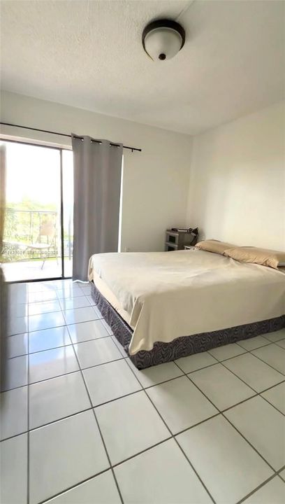 For Sale: $368,000 (3 beds, 2 baths, 885 Square Feet)