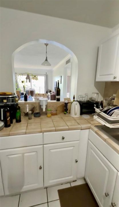 For Sale: $368,000 (3 beds, 2 baths, 885 Square Feet)