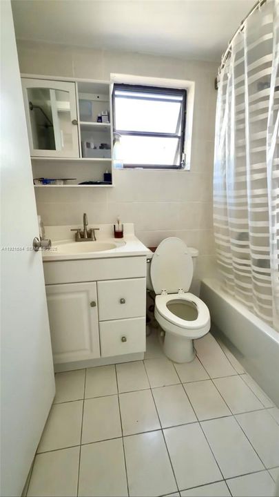 For Sale: $368,000 (3 beds, 2 baths, 885 Square Feet)