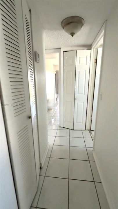 For Sale: $368,000 (3 beds, 2 baths, 885 Square Feet)