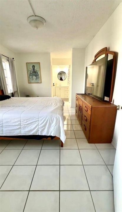 For Sale: $368,000 (3 beds, 2 baths, 885 Square Feet)