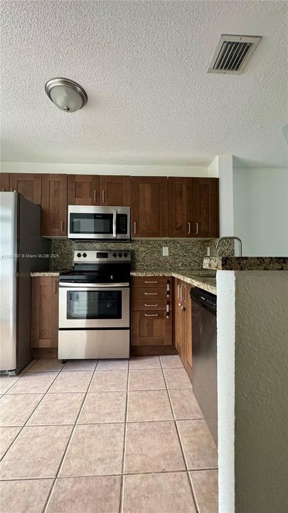 For Rent: $2,600 (2 beds, 1 baths, 950 Square Feet)