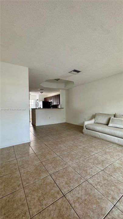 For Rent: $2,600 (2 beds, 1 baths, 950 Square Feet)