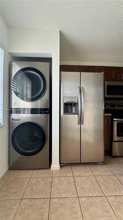 For Rent: $2,600 (2 beds, 1 baths, 950 Square Feet)