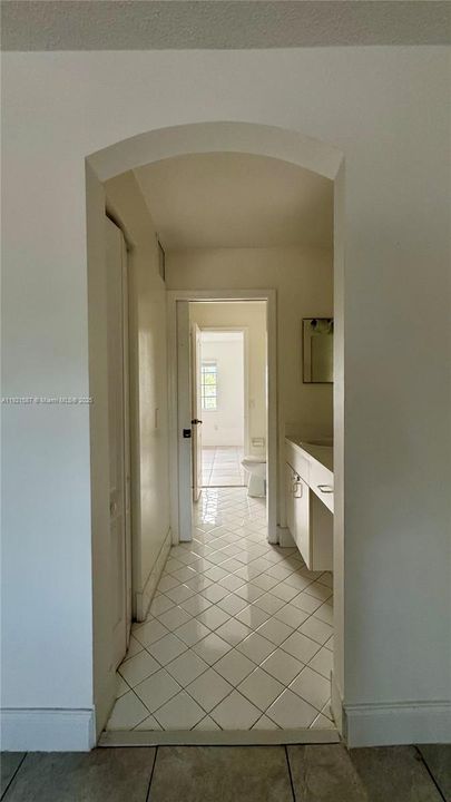 For Rent: $2,600 (2 beds, 1 baths, 950 Square Feet)