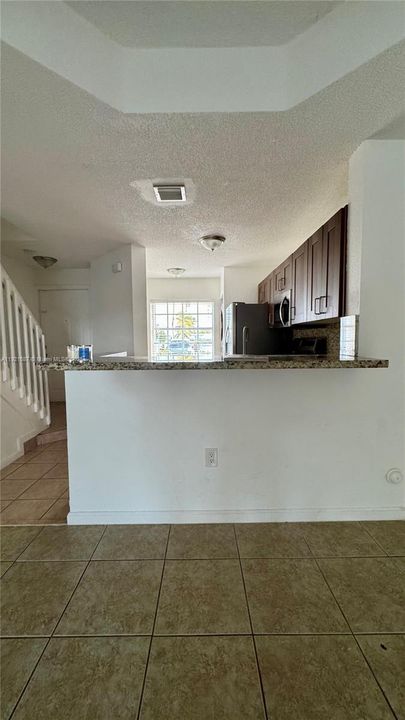 For Rent: $2,600 (2 beds, 1 baths, 950 Square Feet)