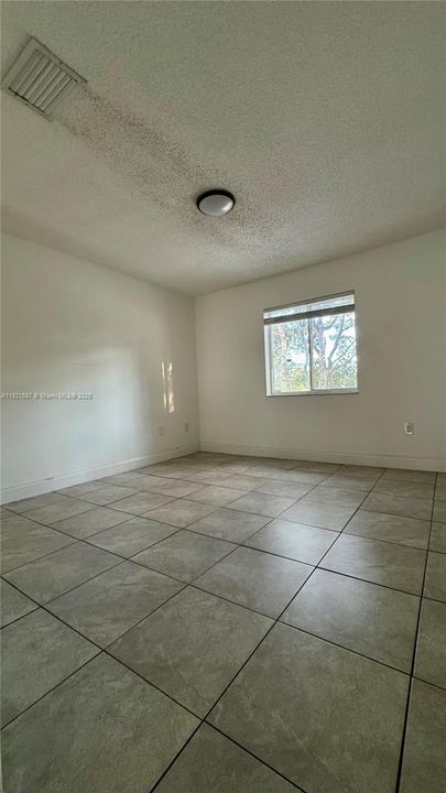 For Rent: $2,600 (2 beds, 1 baths, 950 Square Feet)