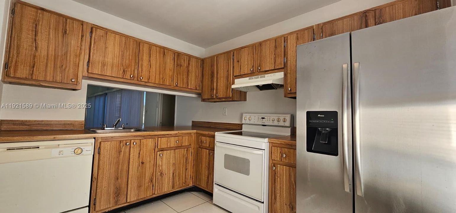 Active With Contract: $2,300 (2 beds, 2 baths, 957 Square Feet)