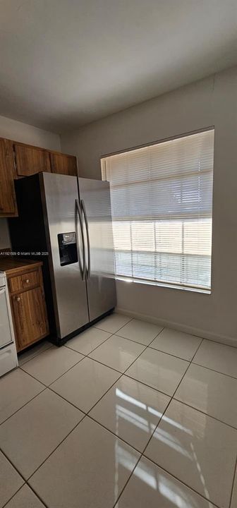 Active With Contract: $2,300 (2 beds, 2 baths, 957 Square Feet)