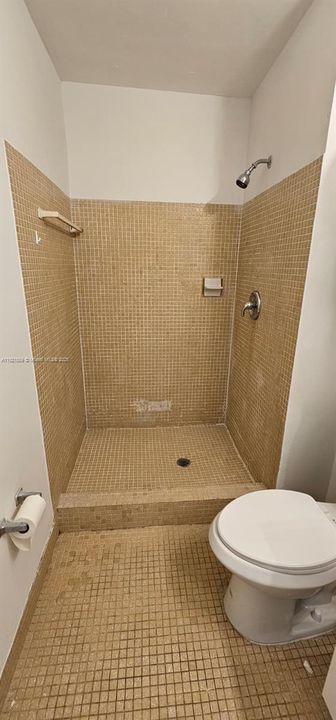 Active With Contract: $2,300 (2 beds, 2 baths, 957 Square Feet)