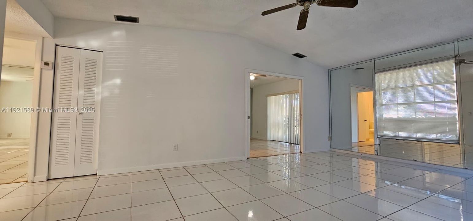 Active With Contract: $2,300 (2 beds, 2 baths, 957 Square Feet)