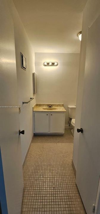 Active With Contract: $2,300 (2 beds, 2 baths, 957 Square Feet)