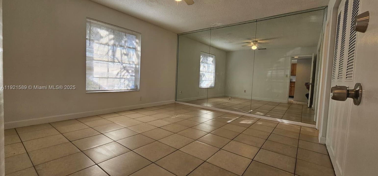Active With Contract: $2,300 (2 beds, 2 baths, 957 Square Feet)