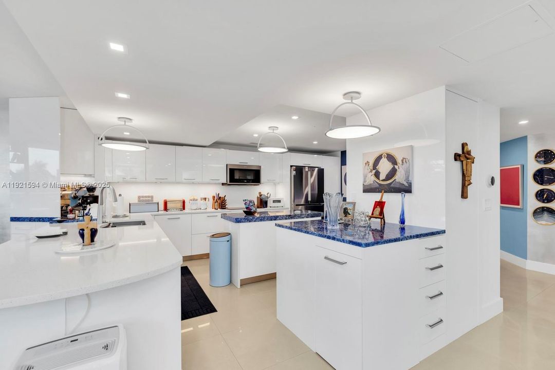 For Sale: $1,650,000 (4 beds, 4 baths, 3142 Square Feet)