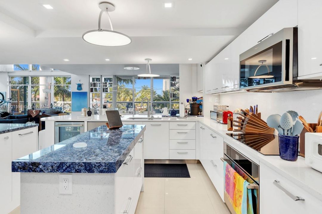 For Sale: $1,650,000 (4 beds, 4 baths, 3142 Square Feet)