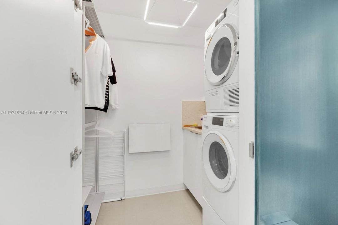 For Sale: $1,650,000 (4 beds, 4 baths, 3142 Square Feet)