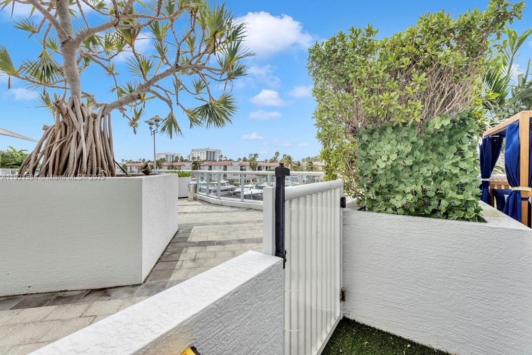 For Sale: $1,650,000 (4 beds, 4 baths, 3142 Square Feet)